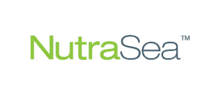 Logotipo de NutraSea con marca registrada nutra en mar verde en fuente gris delgada